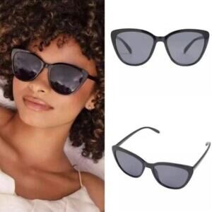 RACHEL ZOE Nina Sunglasses in Black, New with Tag and Case MSRP $98